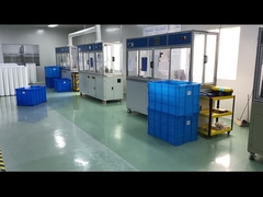 Elemento di filtraggio piatto con tappi di polipropilene